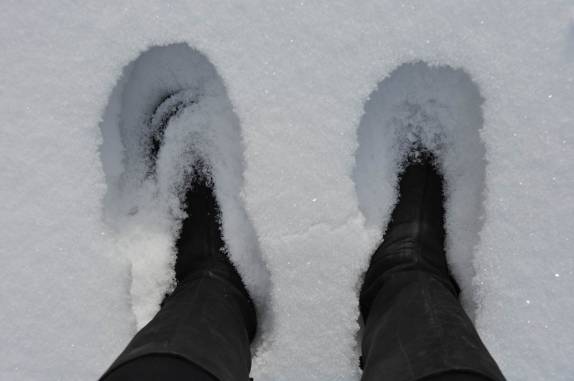 Trilha tomada pela neve no Arches National Park, perto de Moab, em Utah, nos Estados Unidos